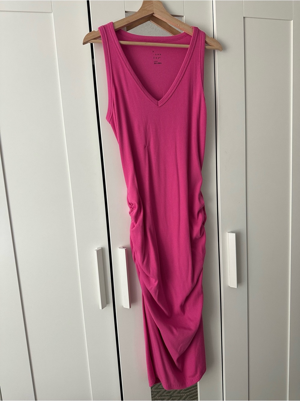 A new day Bubblegum Pink Sleeveless Dress Vneck with Ruched Sides Size Large